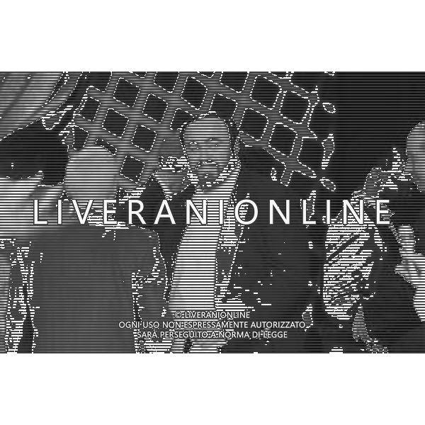 Neg - RETROSPETTIVA LUCIANO PAVAROTTI TENORE NELLA FOTO IN CONCERTO PER L\'INAUGURAZIONE DEI MONDIALI DI CALCIO FIFA WORLD CUP \'ITALIA \'90\' AL PALATRUSSARDI DI MILANO NELL\'ANNO 1990 AG ALDO LIVERANI SAS