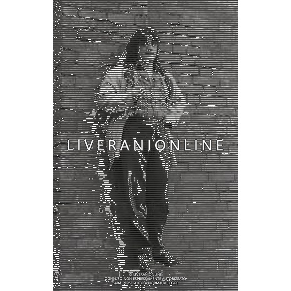 NEG-RETROSPETTIVA FRANCESCO SALVI ATTORE E CANTANTE NELLA FOTO FRANCESCO SALVI A MILANO NELL\'ANNO 1982 AG ALDO LIVERANI SAS 