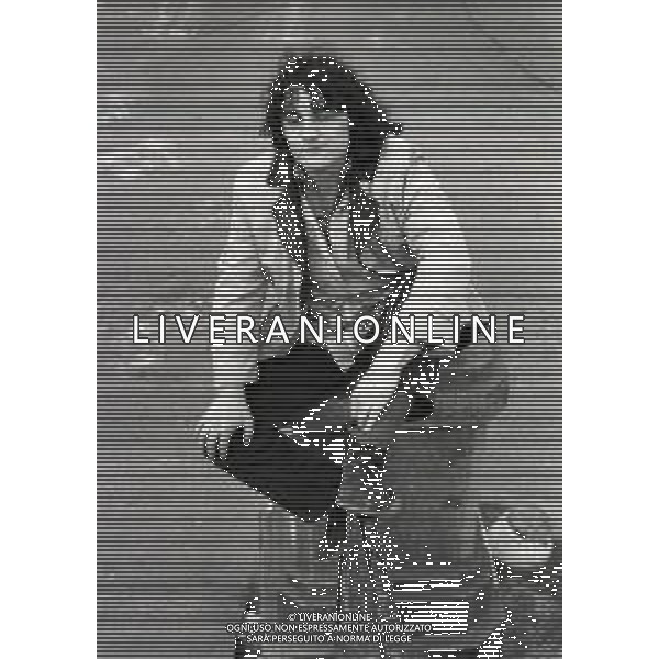 NEG-RETROSPETTIVA FRANCESCO SALVI ATTORE E CANTANTE NELLA FOTO FRANCESCO SALVI A MILANO NELL\'ANNO 1982 AG ALDO LIVERANI SAS 