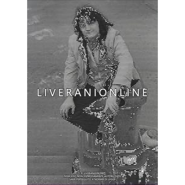 NEG-RETROSPETTIVA FRANCESCO SALVI ATTORE E CANTANTE NELLA FOTO FRANCESCO SALVI A MILANO NELL\'ANNO 1982 AG ALDO LIVERANI SAS 
