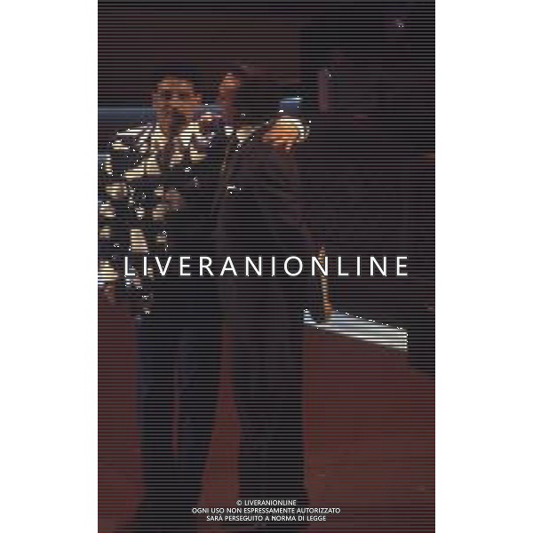 DIAP-RETROSPETTIVA FRANCESCO SALVI ATTORE E CANTANTE NELLA FOTO FRANCESCO SALVI CON PIPPO BAUDO NELL\'ANNO 1992 -1993 AL FESTIVAL DI SANREMO AG ALDO LIVERANI SAS 