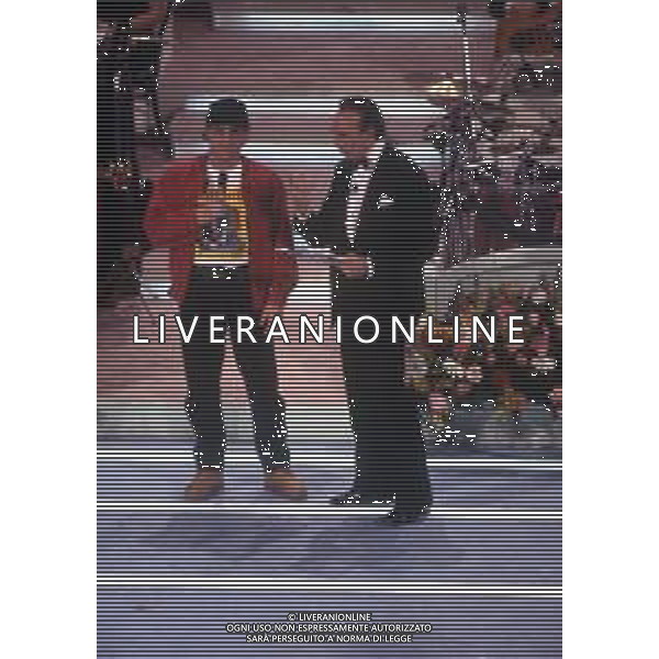 DIAP-RETROSPETTIVA FRANCESCO SALVI ATTORE E CANTANTE NELLA FOTO FRANCESCO SALVI CON PIPPO BAUDO NELL\'ANNO 1992 -1993 AL FESTIVAL DI SANREMO AG ALDO LIVERANI SAS 