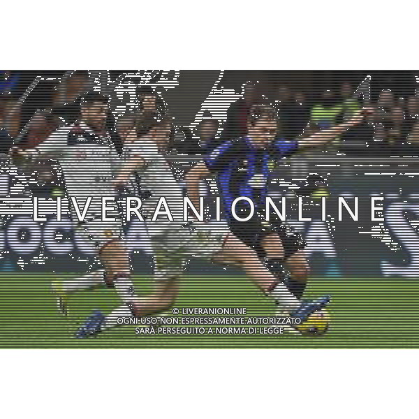 Inter vs Genoa nella foto Nicolo\' Barella (Inter) occasione da gol che poi dopo aver calciato subisce l\'intervento di Morten Frendrup (Genoa) giudicato da rigore dall\'arbitro Giovanni Ayroldi di Molfetta (BA) dopo la revisione al VAR Milano 04-03-2024 Stadio Giuseppe Meazza - San Siro Campionato Serie A TIM - 27a giornata foto Roberto Garavaglia/Agenzia Aldo Liverani sas/ AGENZIA ALDO LIVERANI SAS