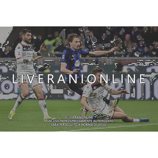 Inter vs Genoa nella foto Morten Frendrup (Genoa) atterra Nicolo\' Barella (Inter) e l\'arbitro Giovanni Ayroldi di Molfetta (BA) concede il rigore con l\'aiuto del VAR Milano 04-03-2024 Stadio Giuseppe Meazza - San Siro Campionato Serie A TIM - 27a giornata foto Roberto Garavaglia/Agenzia Aldo Liverani sas/ AGENZIA ALDO LIVERANI SAS