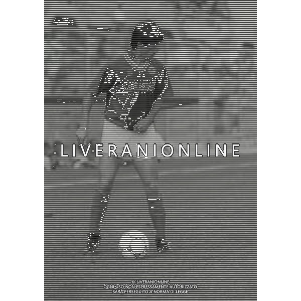 NEG-RETROSPETTIVA MARIO LACATUS CALCIATORE NELLA FOTO MARIO LACATUS CON LA MAGLIA DELLA FIORENTINA CALCIO NELL\'ANNO 1990-1991 AG ALDO LIVERANI SAS