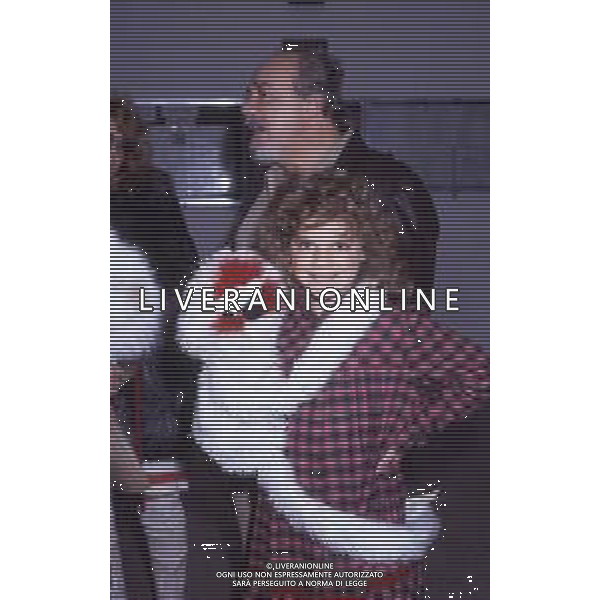 DIAP-RETRSPETTIVA NIKKA COSTA CANTANTE NELLA FOTO NIKKA COSTA CON LA FAMIGLIA A ROMA NELL\'ANNO 1981 FOTO EDGARDO DELLA SCORCIOSA-AG ALDO LIVERANI SAS