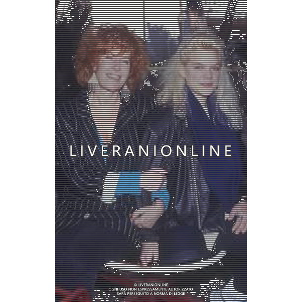 DIAP-RETRSPETTIVA NIKKA COSTA CANTANTE NELLA FOTO NIKKA COSTA CON LA MADRE A SANREMO NELL\'ANNO 1990 AG ALDO LIVERANI SAS 