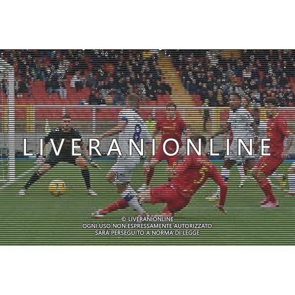 TVEM Darko Lazovic of Hellas Verona in action against Marin Pongracic of US Lecce during the Italian soccer Serie A match Lecce vs Hellas Verona on March 10, 2024 at Via del Mare Stadium in Lecce, Italy. Photo Emmanuele Mastrodonato/agenzia Liverani/AGENZIA ALDO LIVERANI SAS