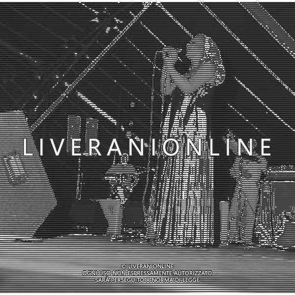 NEG-RETROSPETTIVA MINA MAZZINI CANTANTE NELLA FOTO MINA MAZZINI CANTA ALLA BUSSOLA DI VIAREGGIO NELL\'ANNO 1978 AG ALDO LIVERANI SAS