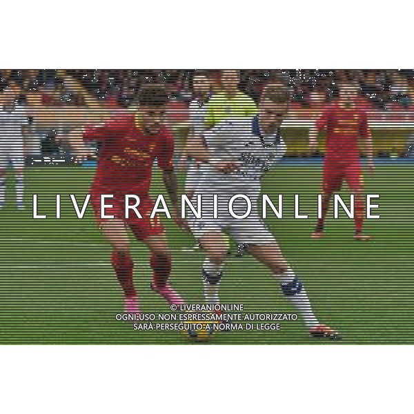 TVEM Darko Lazovic of Hellas Verona in action against Valentin Gendrey of US Lecce during the Italian soccer Serie A match Lecce vs Hellas Verona on March 10, 2024 at Via del Mare Stadium in Lecce, Italy. Photo Emmanuele Mastrodonato/agenzia Liverani/AGENZIA ALDO LIVERANI SAS
