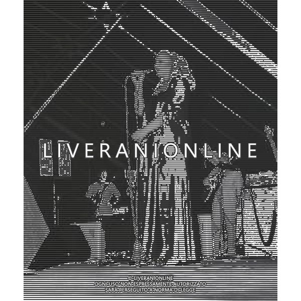 NEG-RETROSPETTIVA MINA MAZZINI CANTANTE NELLA FOTO MINA MAZZINI CANTA ALLA BUSSOLA DI VIAREGGIO NELL\'ANNO 1978 AG ALDO LIVERANI SAS