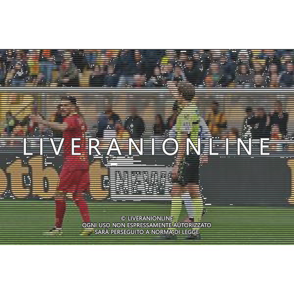 TVEM Nicola Sansone of US Lecce receives a yellow card during the Italian soccer Serie A match Lecce vs Hellas Verona on March 10, 2024 at Via del Mare Stadium in Lecce, Italy. Photo Emmanuele Mastrodonato/agenzia Liverani/AGENZIA ALDO LIVERANI SAS