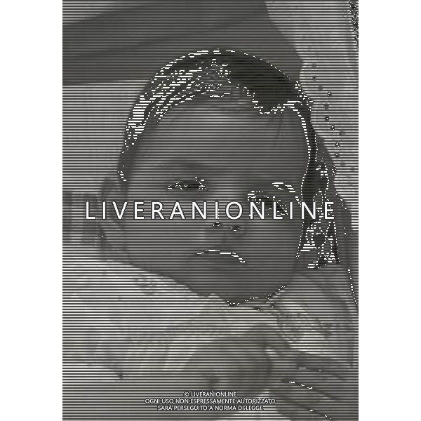 NEG- RETROSPETTIVA MINA MAZZINI CANTANTE NELLA FOTO LA FIGLIA DI MINA MAZZINA BENEDETTA MAZZINI NELLA CARROZZINA NELL\'ANNO 1972 AG ALDO LIVERANI SAS