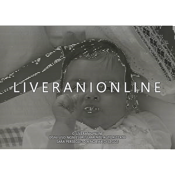 NEG- RETROSPETTIVA MINA MAZZINI CANTANTE NELLA FOTO LA FIGLIA DI MINA MAZZINA BENEDETTA MAZZINI NELLA CARROZZINA NELL\'ANNO 1972 AG ALDO LIVERANI SAS
