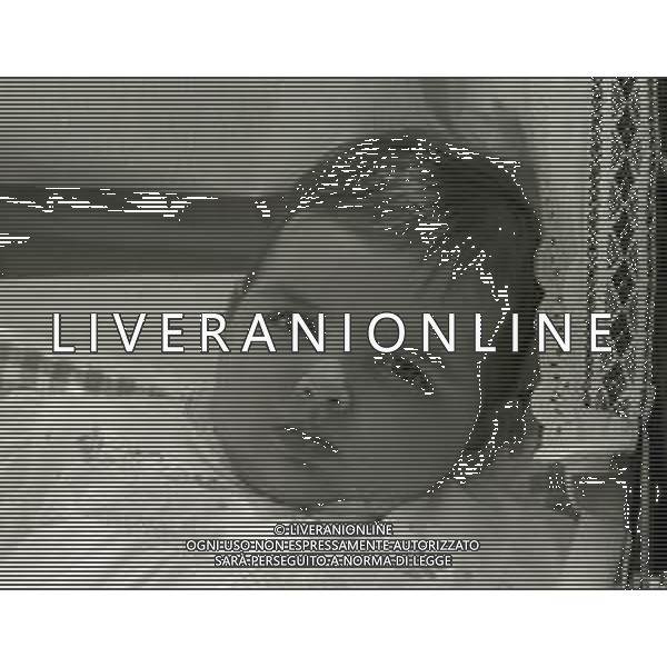 NEG- RETROSPETTIVA MINA MAZZINI CANTANTE NELLA FOTO LA FIGLIA DI MINA MAZZINA BENEDETTA MAZZINI NELLA CARROZZINA NELL\'ANNO 1972 AG ALDO LIVERANI SAS