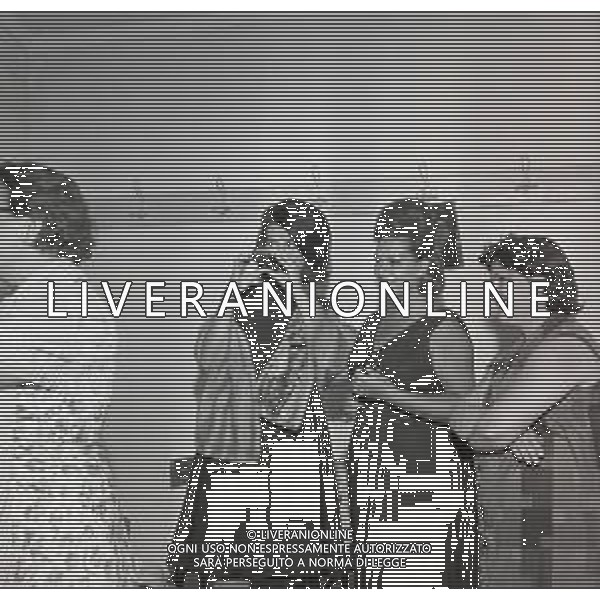 08-08-1963 SALERNO-RETROSPETTIVA MINA MAZZINI CANTANTE NELLA FOTO MINA MAZZINI CON PARIS MARIA AG ALDO LIVERANI SAS
