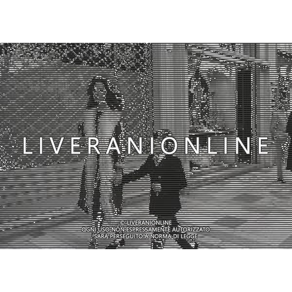 NEG-RETROSPETTIVA MINA MAZZINI CANTANTE NELLA FOTO MINA MAZZINI CON IL PADRE A SALSOMAGGIORE E IL FIGLIO MASSIMILIANO NELL\'ANNO 1971 AG ALDO LIVERANI SAS