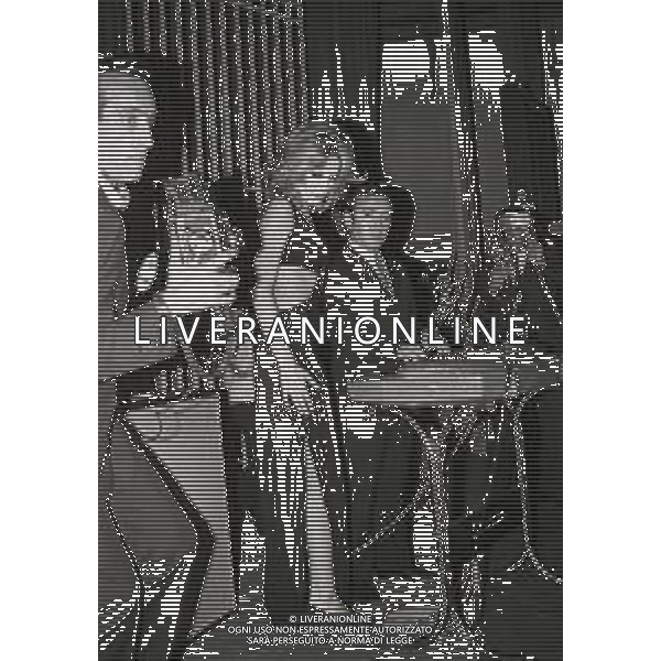 NEG-RETROSPETTIVA MINA MAZZINI CANTANTE NELLA FOTO MINA MAZZINI A VENEZIA ALLA PREMIAZIONE DELLA GONDOLA D\'ORO NELL\'ANNO 1968 AG ALDO LIVERANI SAS