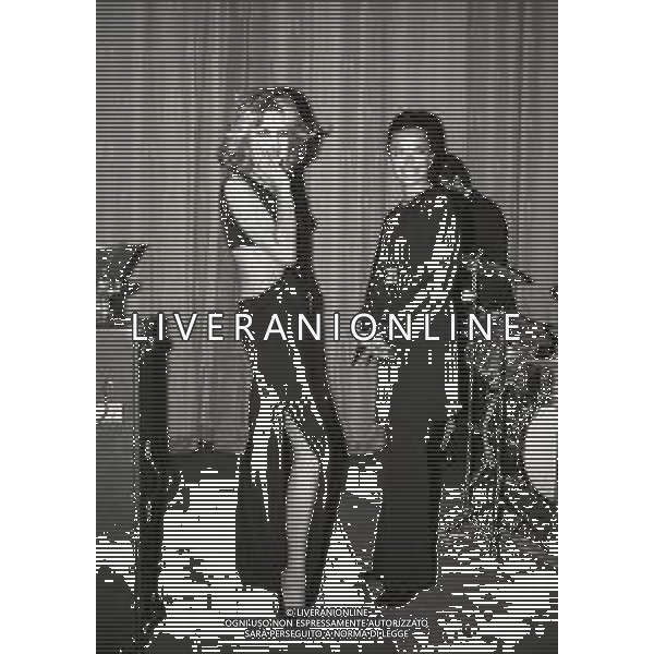 NEG-RETROSPETTIVA MINA MAZZINI CANTANTE NELLA FOTO MINA MAZZINI A VENEZIA ALLA PREMIAZIONE DELLA GONDOLA D\'ORO NELL\'ANNO 1968 AG ALDO LIVERANI SAS