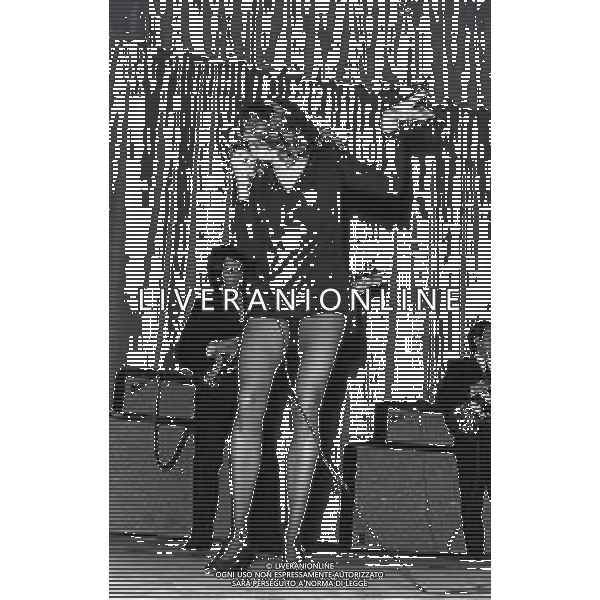 NEG-RETROSPETTIVA MINA MAZZINI CANTANTE NELLA FOTO MINA MAZZINI A VENEZIA ALLA PREMIAZIONE DELLA GONDOLA D\'ORO NELL\'ANNO 1968 AG ALDO LIVERANI SAS