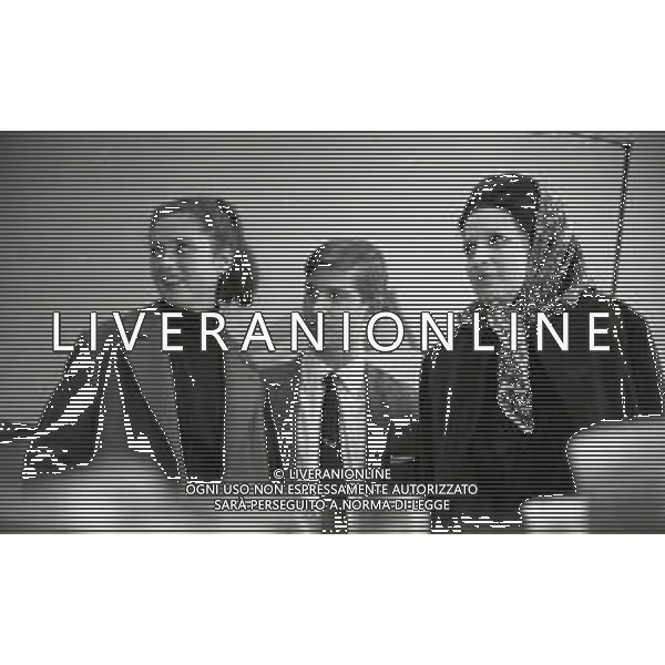 NEG-RETROSPETTIVA MINA MAZZINI CANTANTE NELLA FOTO MINA MAZZINI CON GIGLIOLA CINQUETTI A ROMA NELL\'ANNO 1963 AG ALDO LIVERANI SAS 