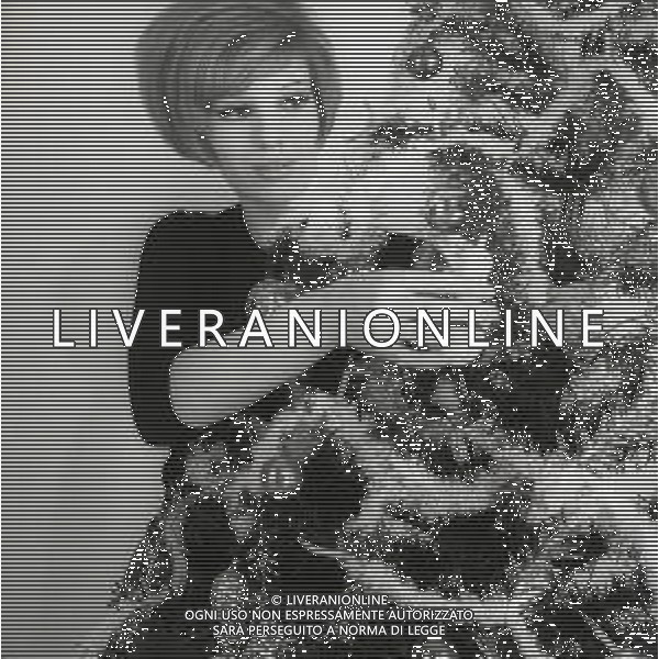 NEG-RETROSPETTIVA IVA ZANICCHI CANTANTE NELLA FOTO IVA ZANICCHI NELL\'ANNO 1965 AG ALDO LIVERANI SAS 
