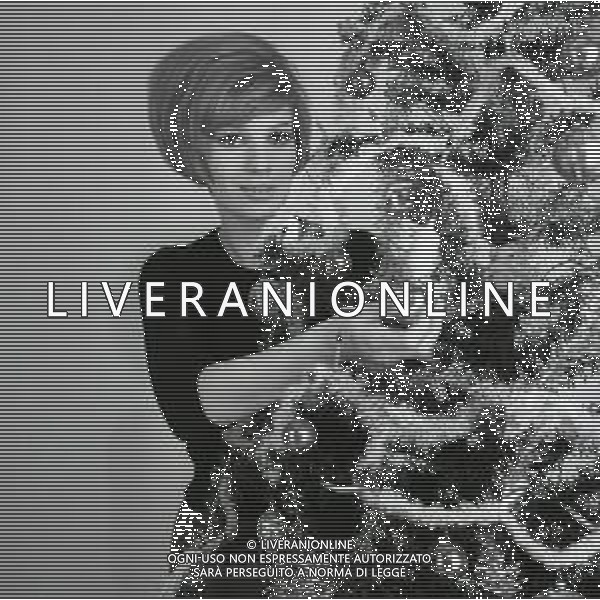 NEG-RETROSPETTIVA IVA ZANICCHI CANTANTE NELLA FOTO IVA ZANICCHI NELL\'ANNO 1965 AG ALDO LIVERANI SAS 