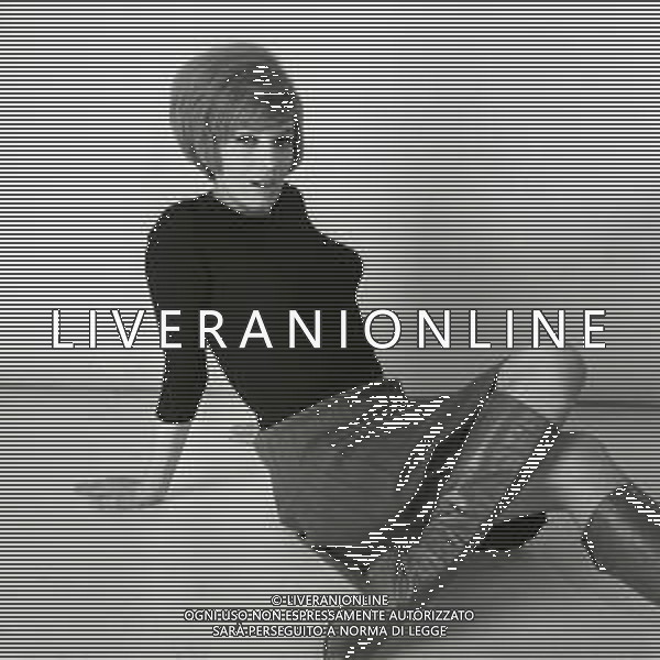 NEG-RETROSPETTIVA IVA ZANICCHI CANTANTE NELLA FOTO IVA ZANICCHI NELL\'ANNO 1965 AG ALDO LIVERANI SAS 