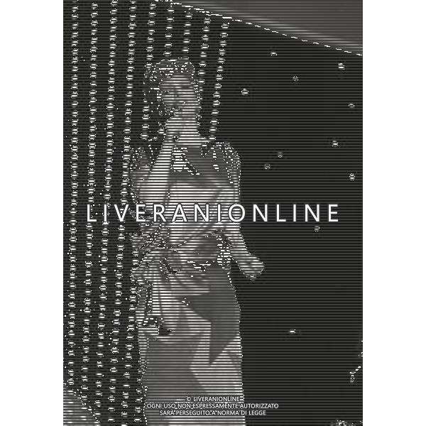 NEG-RETROSPETTIVA IVA ZANICCHI CANTANTE NELLA FOTO IVA ZANICCHI NELL\'ANNO 1984 AL FESTIVAL DI SANREMO AG ALDO LIVERANI SAS 