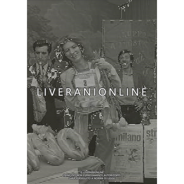 NEG-RETROSPETTIVA IVA ZANICCHI CANTANTE NELLA FOTO IVA ZANICCHI E FRANCO FAVA ALLA PRESENTAZIONE DELLA STRAMILANO A TERRAZZA MARTINI NELL\'ANNO 1979 CON L\'ASSESSORE PARIDE ACCETTI AG ALDO LIVERANI SAS