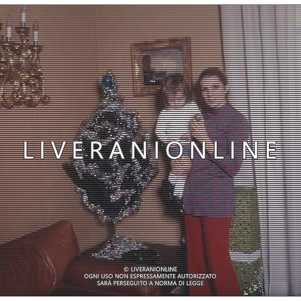 COL-RETROSPETTIVA IVA ZANICCHI CANTANTE NELLA FOTO IVA ZANICCHI CON LA FIGLIA MICHELA A MILANO NELL\'ANNO 1968 AG ALDO LIVERANI SAS