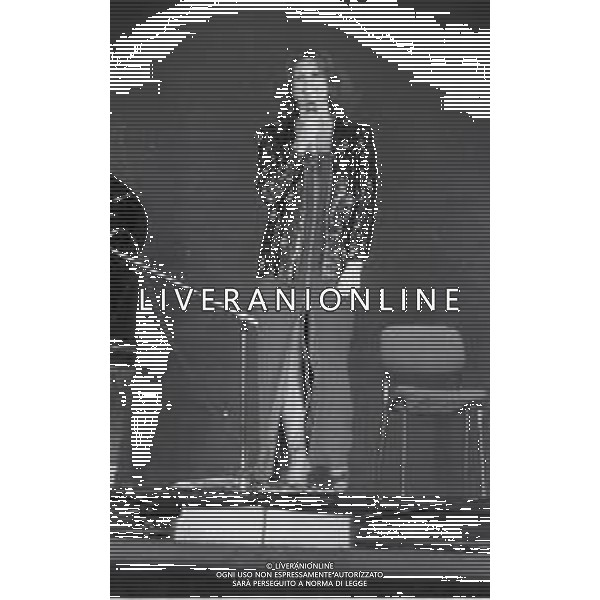 RETROSPETTIVA IVA ZANICCHI CANTANTE NELLA FOTO IVA ZANICCHI NELL\'ANNO 1984 A MILANO AG ALDO LIVERANI SAS 