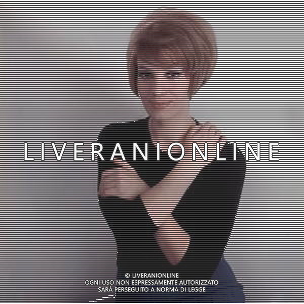 COL-RETROSPETTIVA IVA ZANICCHI CANTANTE NELLA FOTO IVA ZANICCHI NELL\'ANNO 1965 AG ALDO LIVERANI SAS