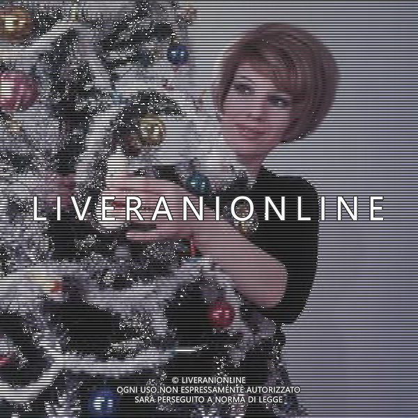 COL-RETROSPETTIVA IVA ZANICCHI CANTANTE NELLA FOTO IVA ZANICCHI NELL\'ANNO 1965 AG ALDO LIVERANI SAS