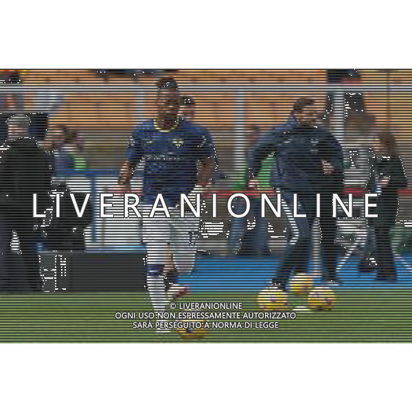 TVEM Tijjani Noslin of Hellas Verona warms up during the Italian soccer Serie A match Lecce vs Hellas Verona on March 10, 2024 at Via del Mare Stadium in Lecce, Italy. Photo Emmanuele Mastrodonato/agenzia Liverani/AGENZIA ALDO LIVERANI SAS