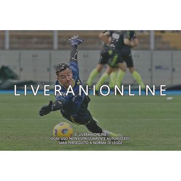 TVEM Lorenzo Montipò of Hellas Verona warms up during the Italian soccer Serie A match Lecce vs Hellas Verona on March 10, 2024 at Via del Mare Stadium in Lecce, Italy. Photo Emmanuele Mastrodonato/agenzia Liverani/AGENZIA ALDO LIVERANI SAS