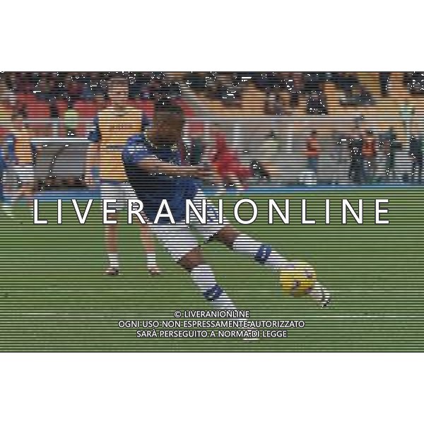 TVEM Tijjani Noslin of Hellas Verona warms up during the Italian soccer Serie A match Lecce vs Hellas Verona on March 10, 2024 at Via del Mare Stadium in Lecce, Italy. Photo Emmanuele Mastrodonato/agenzia Liverani/AGENZIA ALDO LIVERANI SAS