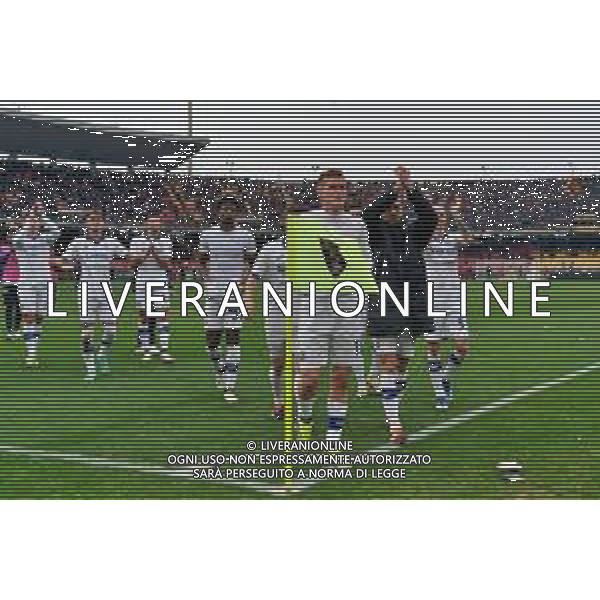 TVEM Players of Hellas Verona celebrates the victory during the Italian soccer Serie A match Lecce vs Hellas Verona on March 10, 2024 at Via del Mare Stadium in Lecce, Italy. Photo Emmanuele Mastrodonato/agenzia Liverani/AGENZIA ALDO LIVERANI SAS