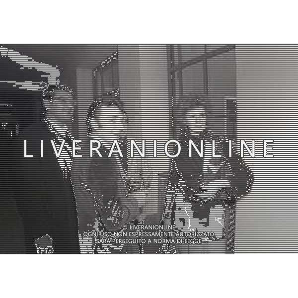 NEG-RETROSPETTIVA IVA ZANICCHI CANTANTE NELLA FOTO IVA ZANICCHI NELL\'ANNO 1974 A MILANO IN TRIBUNALE PER LA VICENDA DELLE CARTOLINE DI CANZONISSIMA AG ALDO LIVERANI SAS 