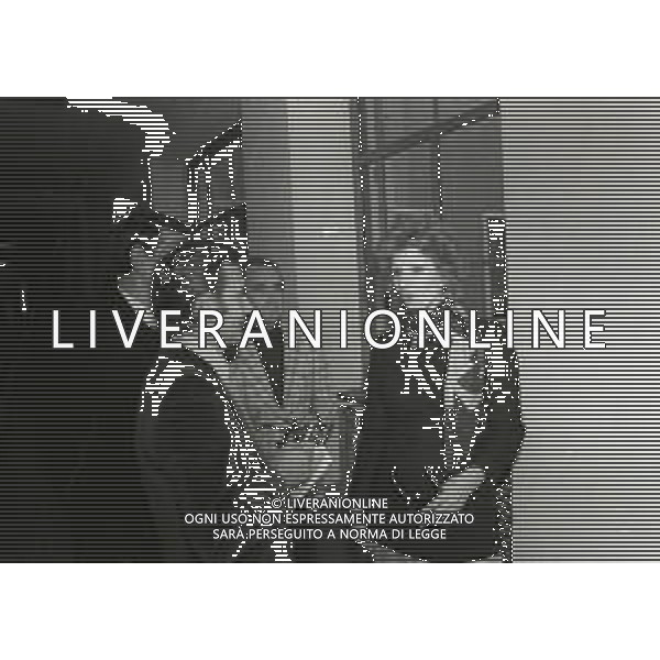 NEG-RETROSPETTIVA IVA ZANICCHI CANTANTE NELLA FOTO IVA ZANICCHI NELL\'ANNO 1974 A MILANO IN TRIBUNALE PER LA VICENDA DELLE CARTOLINE DI CANZONISSIMA AG ALDO LIVERANI SAS 