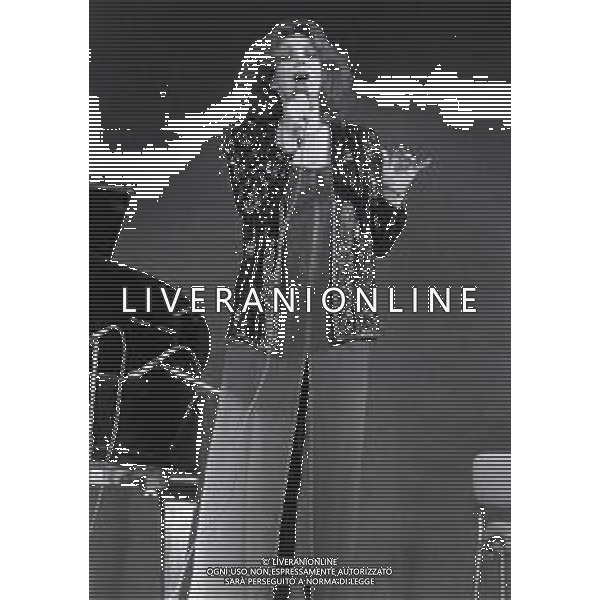 NEG-RETROSPETTIVA IVA ZANICCHI CANTANTE NELLA FOTO IVA ZANICCHI NELL\'ANNO 1984 A MILANO AG ALDO LIVERANI SAS 