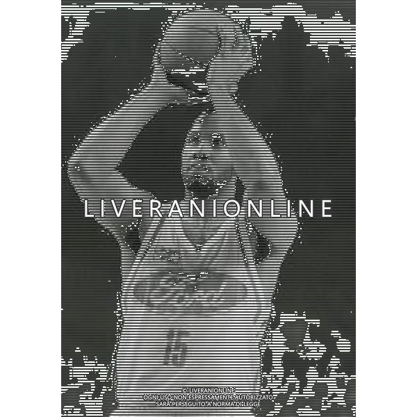 RETROSPETTIVA WALLACE BRYANT BASKET NELLA FOTO WALLACE BRYANT CON LA MAGLIA DELLA FORD CANTU\' BASKET NELL\'ANNO 1982-1983 AG ALDO LIVERANI SAS
