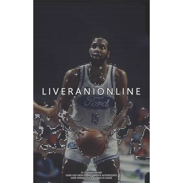 RETROSPETTIVA WALLACE BRYANT BASKET NELLA FOTO WALLACE BRYANT CON LA MAGLIA DELLA FORD CANTU\' BASKET NELL\'ANNO 1982-1983 AG ALDO LIVERANI SAS
