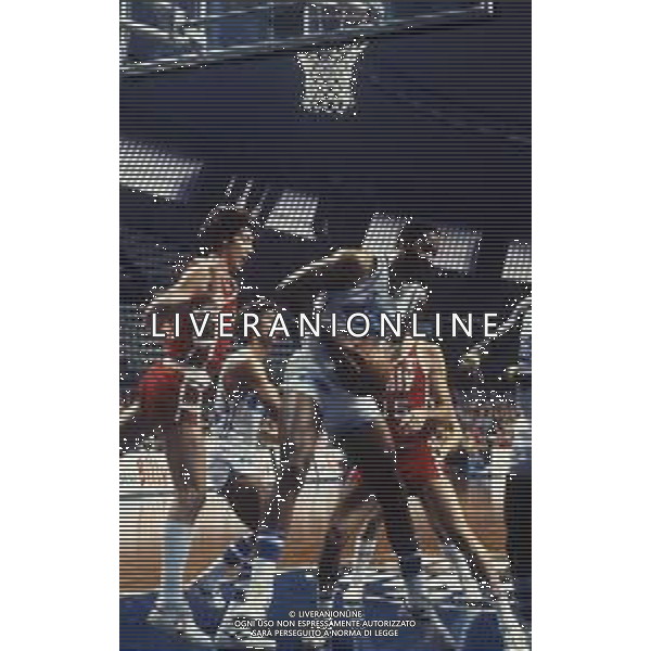 RETROSPETTIVA WALLACE BRYANT BASKET NELLA FOTO WALLACE BRYANT CON LA MAGLIA DELLA FORD CANTU\' BASKET NELL\'ANNO 1982-1983 AG ALDO LIVERANI SAS