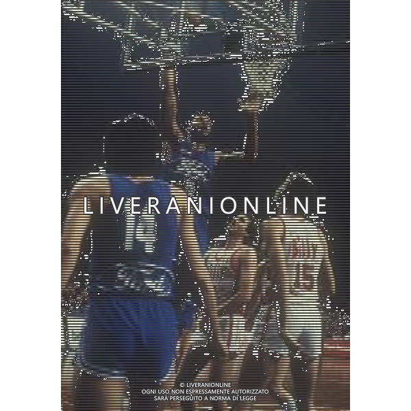 RETROSPETTIVA WALLACE BRYANT BASKET NELLA FOTO WALLACE BRYANT CON LA MAGLIA DELLA FORD CANTU\' BASKET NELL\'ANNO 1982-1983 AG ALDO LIVERANI SAS
