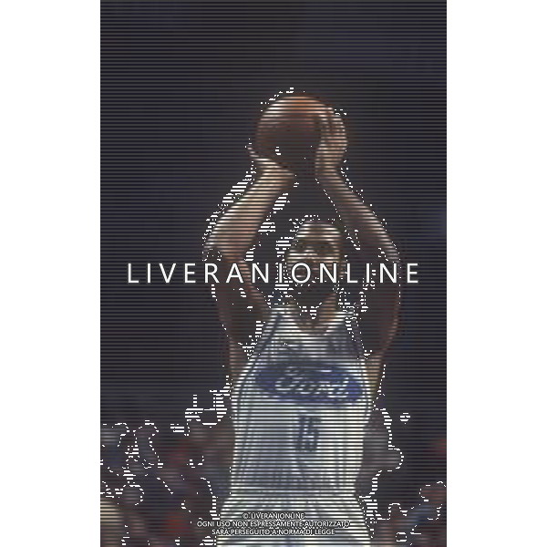 RETROSPETTIVA WALLACE BRYANT BASKET NELLA FOTO WALLACE BRYANT CON LA MAGLIA DELLA FORD CANTU\' BASKET NELL\'ANNO 1982-1983 AG ALDO LIVERANI SAS