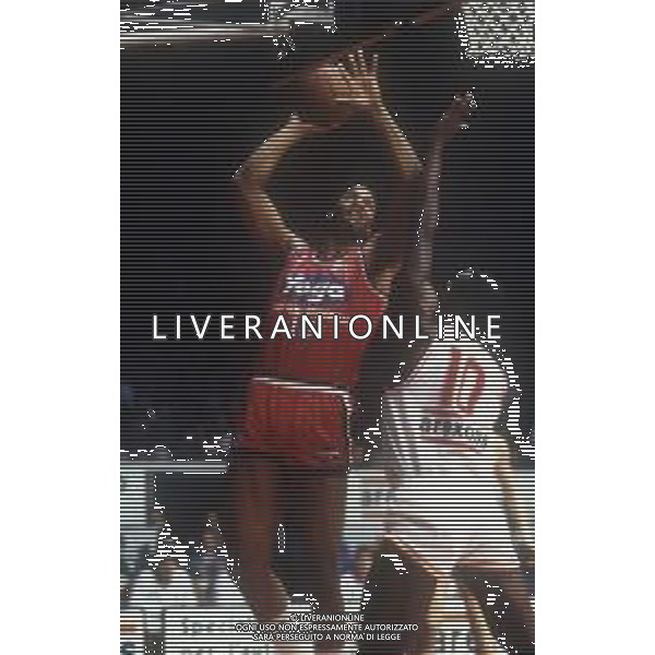 RETROSPETTIVA WALLACE BRYANT BASKET NELLA FOTO WALLACE BRYANT CON LA MAGLIA YOGA BOLOGNA ANNO 1987-1988 AG ALDO LIVERANI SAS