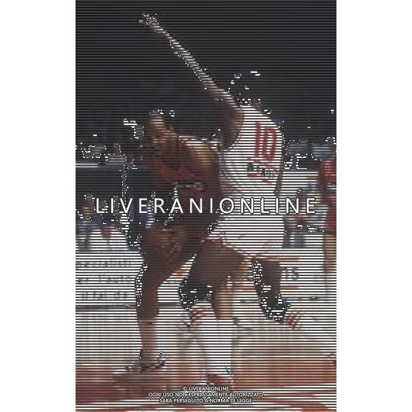 RETROSPETTIVA WALLACE BRYANT BASKET NELLA FOTO WALLACE BRYANT CON LA MAGLIA YOGA BOLOGNA ANNO 1987-1988 AG ALDO LIVERANI SAS