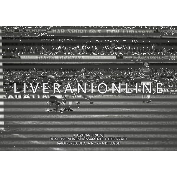 NEG-07-03-1982 VERONA CAMPIONATO DI CALCIO SERIE B VERONA-VARESE 3-1 NELLA FOTO GOAL FRANCESCO GUIDOLIN AG ALDO LIVERANI SAS