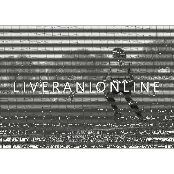 NEG-11-10-1981 MONZA CAMPIONATO DI CALCIO SERIE C1 MONZA-SANT\'ANGELO LODIGIANO 3-1 NELLA FOTO RIGORE GIUSEPPE GALLUZZO AG ALDO LIVERANI SAS
